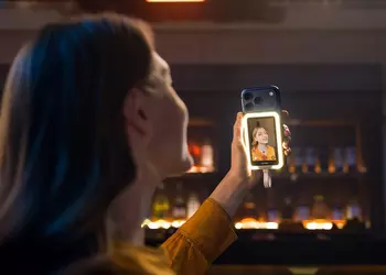 Insta360 представила Snap: компактный экран для селфи с подключением через USB-C