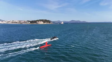 French Navy plans to combine amphibious helicopter carrier with surface drones