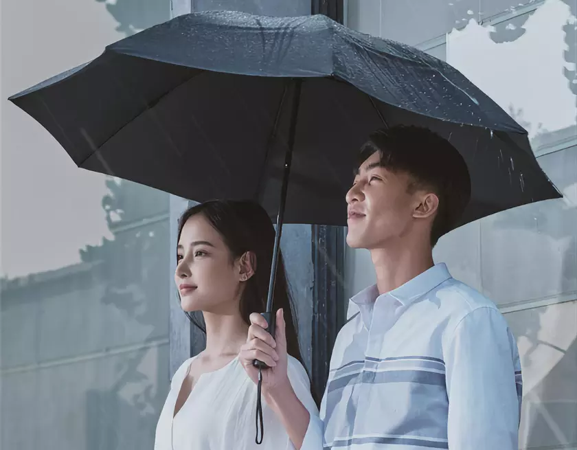 Xiaomi представила 90 Points Fully Automatic Folding Umbrella: автоматический зонтик с прочным каркасом и фонариком за $13