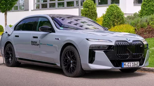 BMW considers installing internal combustion engines ...