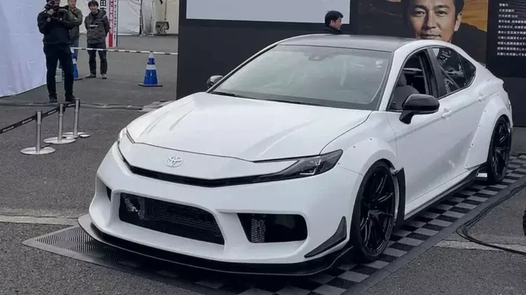 Camry на 700 «лошадей»: Toyota скрестила два двигателя в одном седане