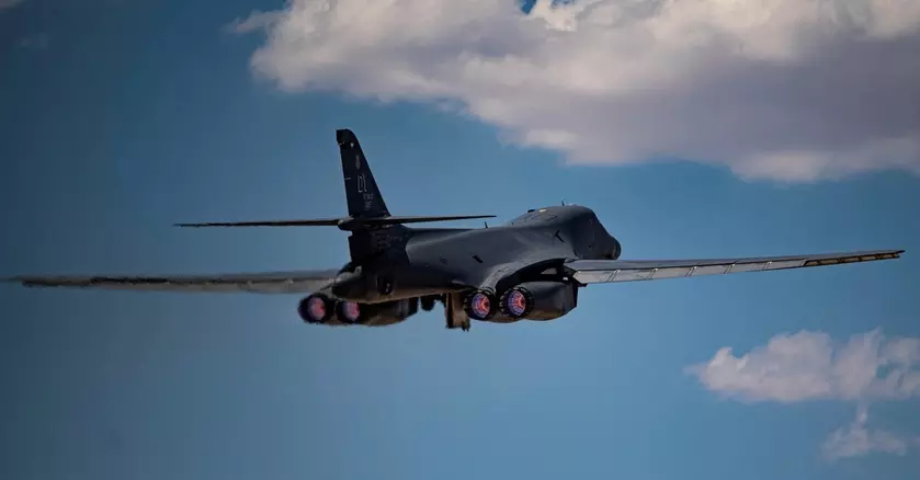 ВВС США испытало модернизированный стратегический бомбардировщик B-1B Lancer с системами BEAST и Link 16
