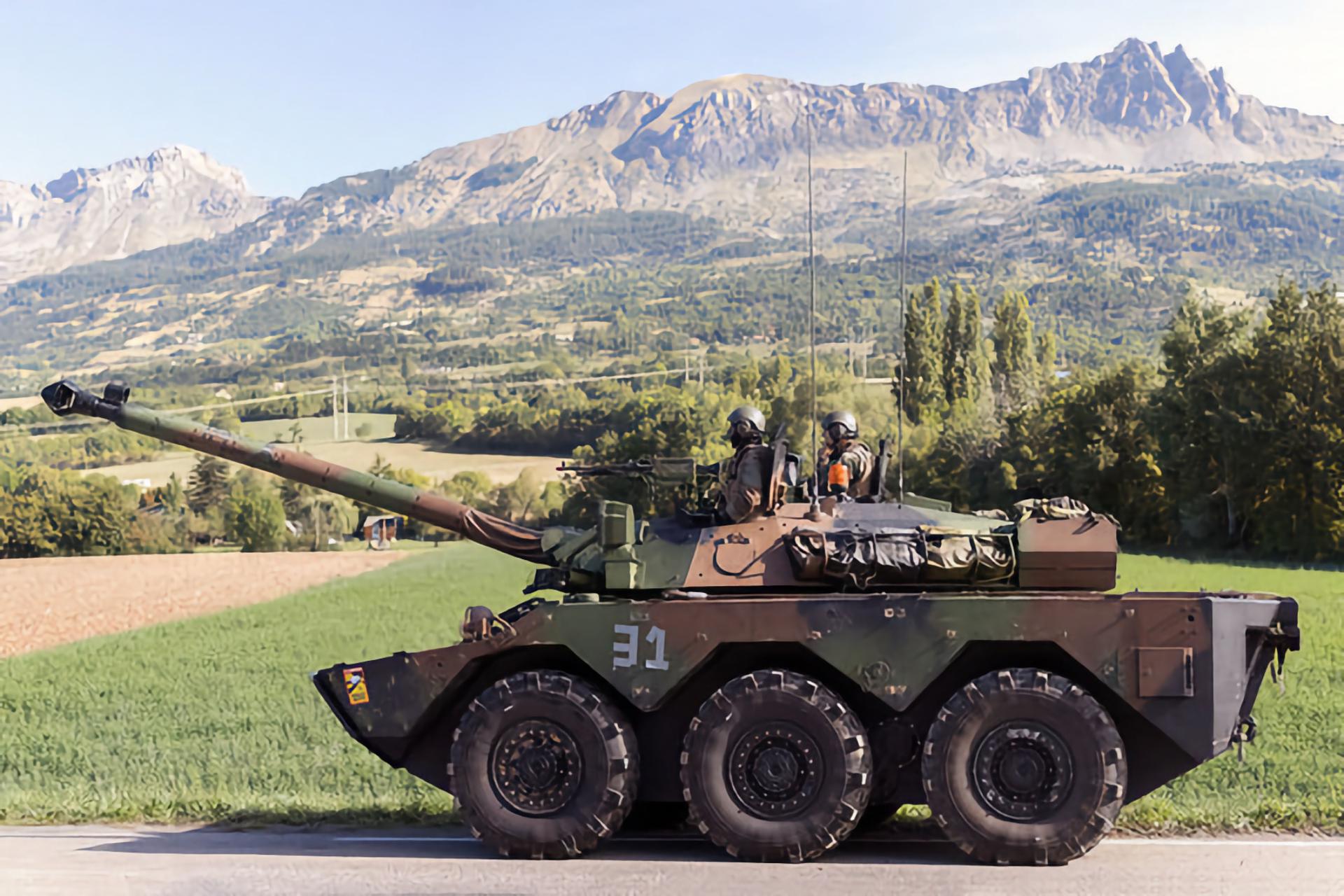 Франция передаст украине. АМХ-10rc. AMX-10rc колесный танк. Французский колёсный танк AMX-10rc. Колесные танки AMX-10 RC.