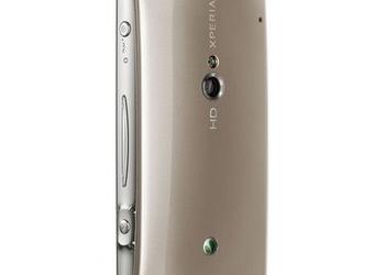 Хоть на королевский бал: смартфон Sony Ericsson Xperia neo V шампанского цвета