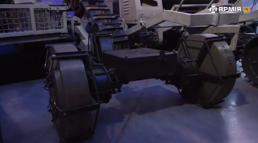 Инновации без границ: Дрон с минами ТМ-62 вместо колес