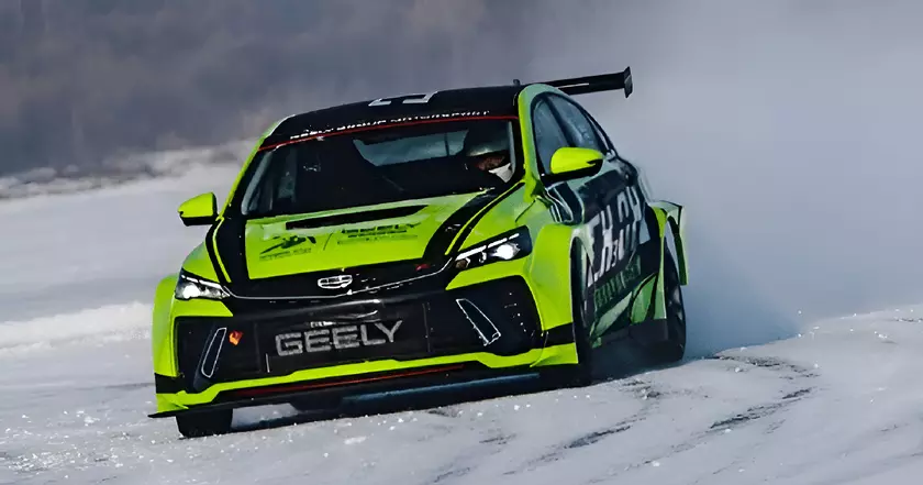 Geely запускает революционный гоночный автомобиль на метаноле