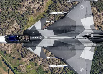 Впервые в мире истребитель Gripen E, оборудованный искусственным интеллектом, соревновался с настоящим пилотом 