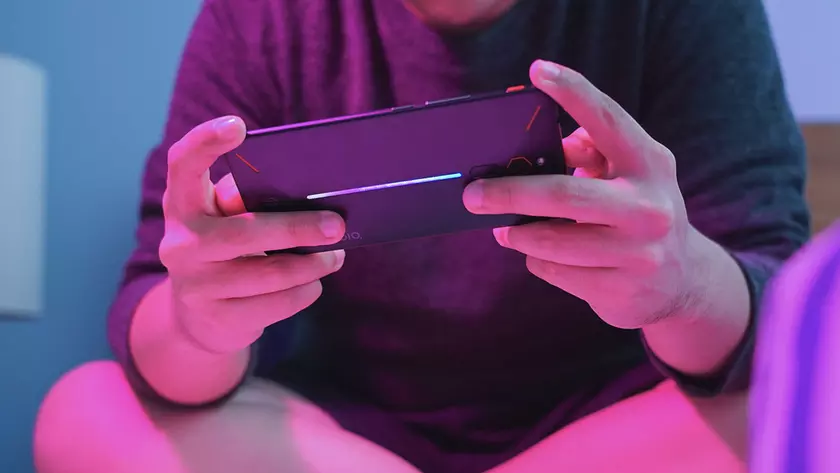 Nubia готовит новый Red Magic со встроенным кулером