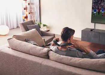 Sony представила шейную колонку SRS-NS7 с поддержкой Dolby Atmos