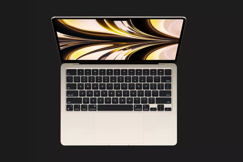 Слух: Apple в апреле представит 15-дюймовый MacBook Air