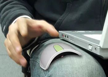 Концепт беспроводной мышки Arc, которую можно использовать даже на коленях