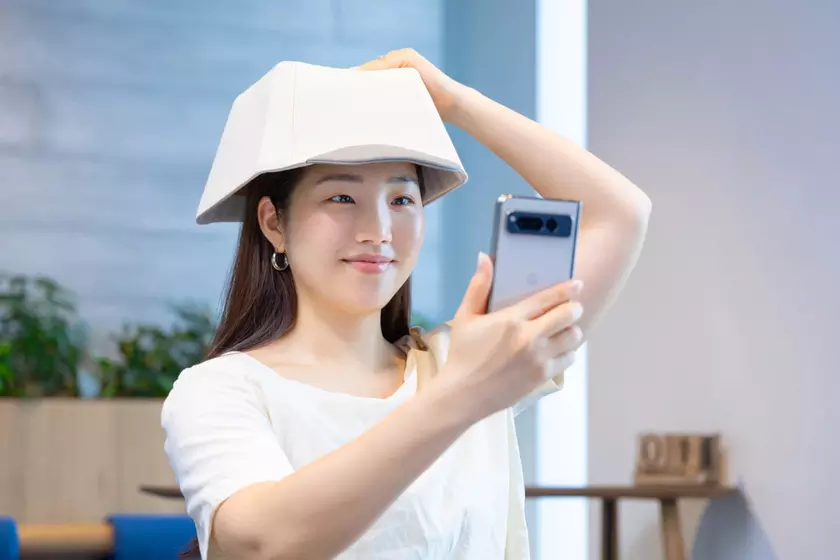 Google показал кепку Gboard CAPS в виде клавиши клавиатуры. И она работает!