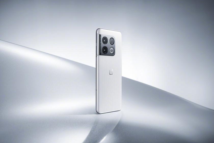 Представлена новая версия OnePlus 10 Pro в цвете Panda White и с накопителем на 512 ГБ