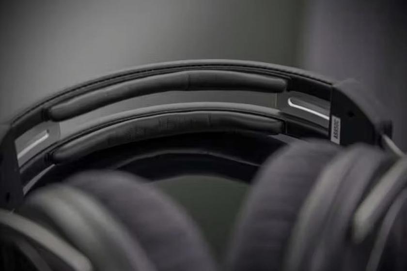 Shure SRH1540 closed headphones