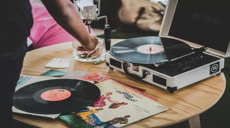 Vinyl records outsell CDs for the second year in a row