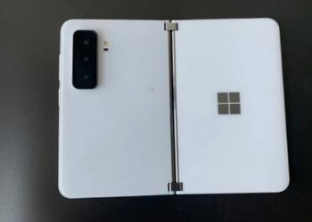 Прототип складного смартфона Microsoft Surface Duo 2 появился на «живых» фотографиях