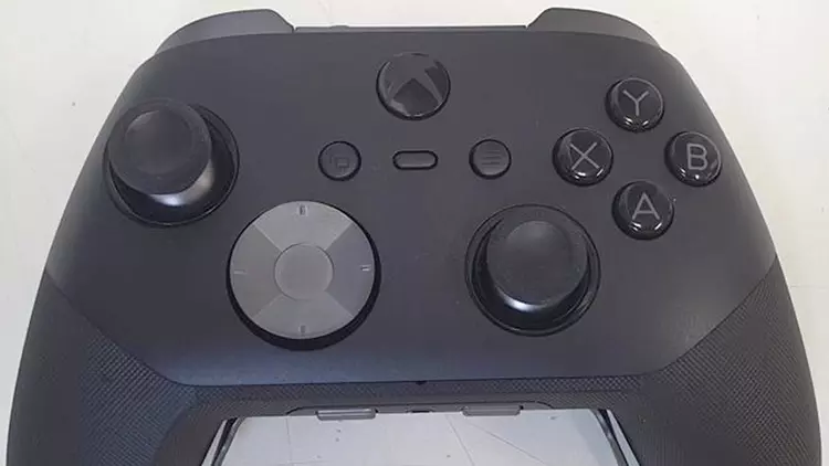 Xbox : deux nouvelles manettes leaked ...