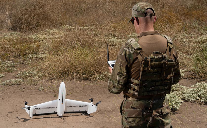 Aerovironment இலிருந்து ஒரு அரிய குவாண்டிக்ஸ் ரீகான் உளவுத்துறை UAV உக்ரைனின் ஆயுதப் படைகளின் முன்புறத்தில் காணப்பட்டது.