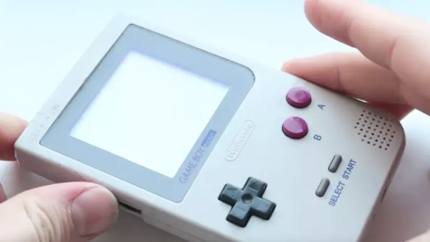 Nintendo запатентовала чехол, превращающий смартфон в GameBoy