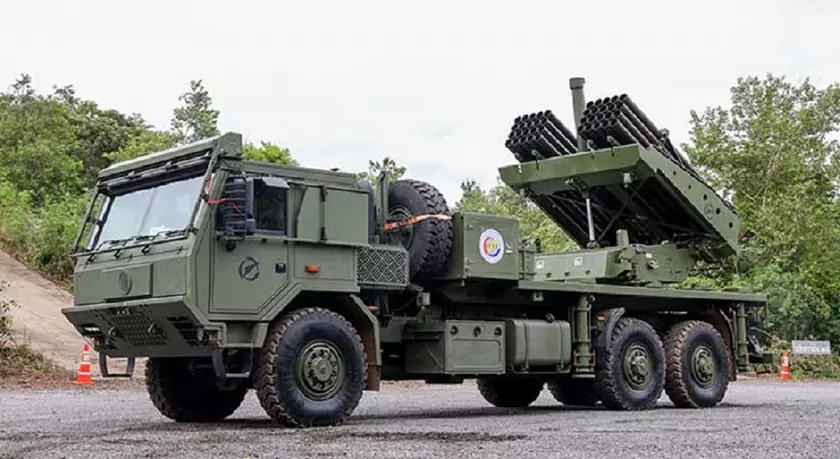 Таиланд хочет использовать реактивную систему залпового огня D11A для запуска дронов-камикадзе SkyStriker