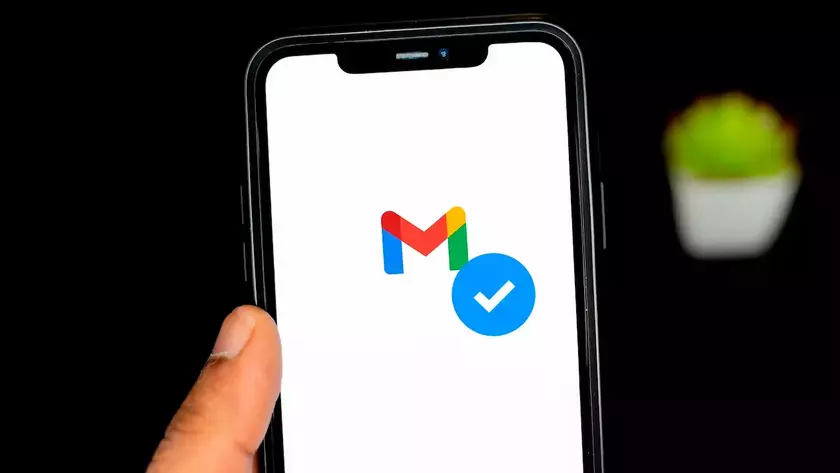 Синие галочки не спасли: мошенники научились обходить проверку на "официальность" электронных писем