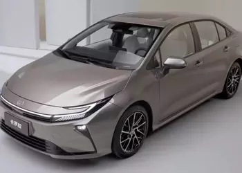 Обновленные Corolla получили увеличенную колесную базу и технологичную "начинку" в Китае