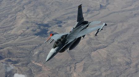 Pilotos ucranianos inician en Arizona el entrenamiento de vuelo con cazas F-16 Fighting Falcon