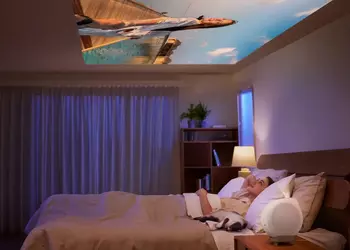 BenQ представила GV32 — портативный проектор с Google TV и потолочной проекцией