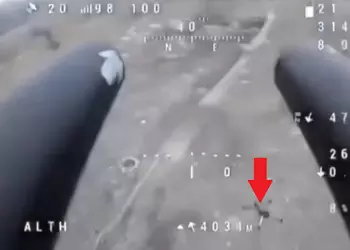 Видео-дня: украинские “дроны-винчестеры” эффектно уничтожают беспилотники врага с близкого расстояния