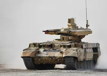 Дешёвые FPV-дроны поразили редкую российскую боевую машину поддержки «Терминатор» и танк Т-80, который пытался её эвакуировать