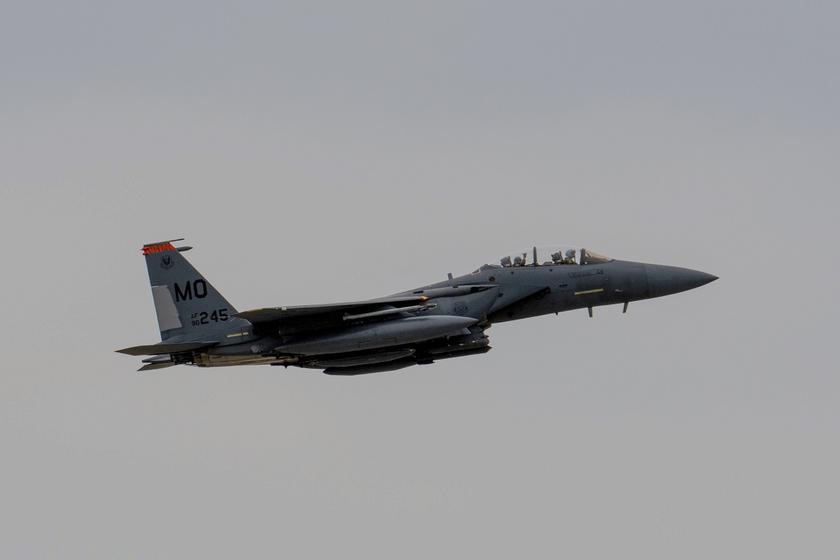 США отправили в Японию ещё больше истребителей F-15E Strike Eagle для поддержки F-35 Lightning II