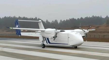 Puede volar 500 km: Los chinos desarrollan el UAV bimotor HH-100 