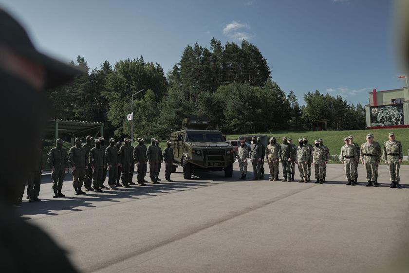 Белорусские спецназовцы используют захваченные в Украине бронированные машины "Козак-5"