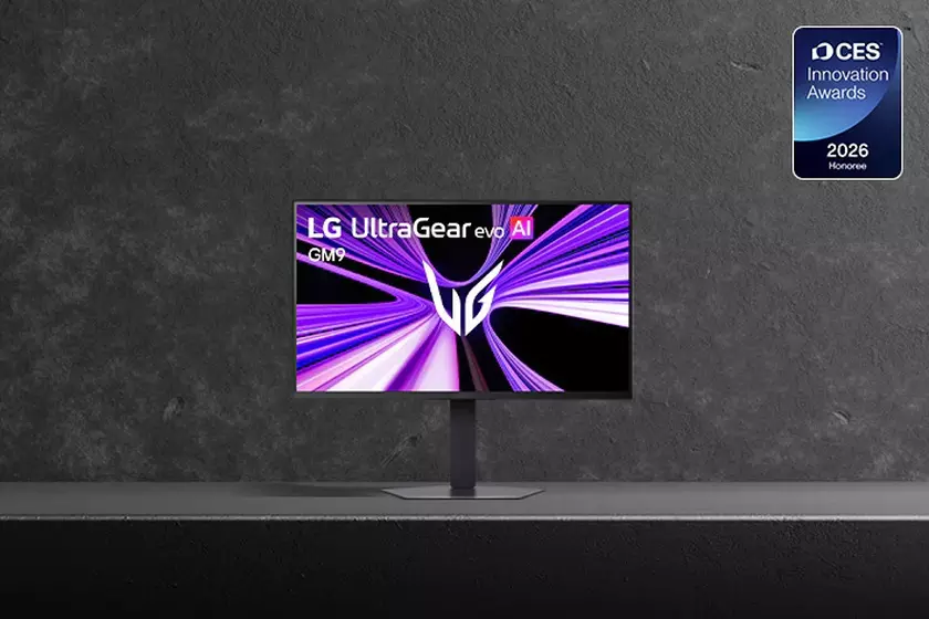LG UltraGear evo 32GX870B