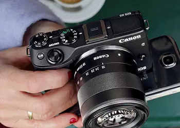 Беззеркалка Canon EOS M3 с APS-C-матрицей на 24.2 мегапикселя и байонетом EF-M