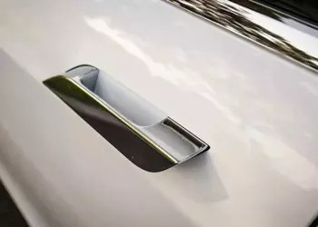 После ряда резонансных ДТП Tesla могут заставить отказаться от выдвижных ручек дверей