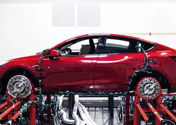 Продажи электромобилей в Европе выросли, но Tesla потеряла почти половину рынка