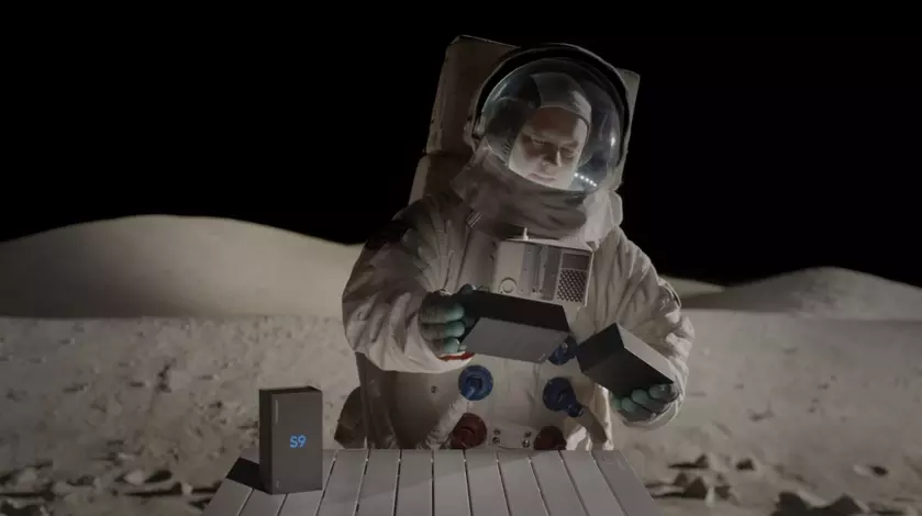 Samsung Galaxy S9 распаковали на Луне