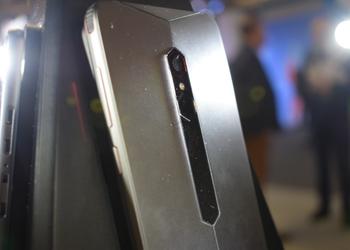 Рендер игрового смартфона Nubia Red Devil: необычный дизайн и экран с минимальными рамками