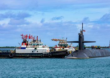 Атомная субмарина USS Kentucky класса Ohio с межконтинентальными баллистическими ракетами Trident II дальность более 12 000 км посетила остров Гуам