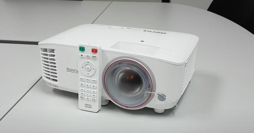 BenQ TH671ST proiettore tv camera da letto