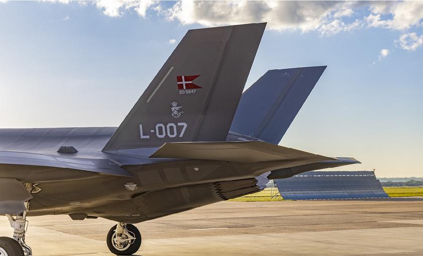 Lockheed Martin отправила в Данию первые истребители пятого поколения F-35 Lightning II, но поставки новых самолётов продолжатся лишь через год