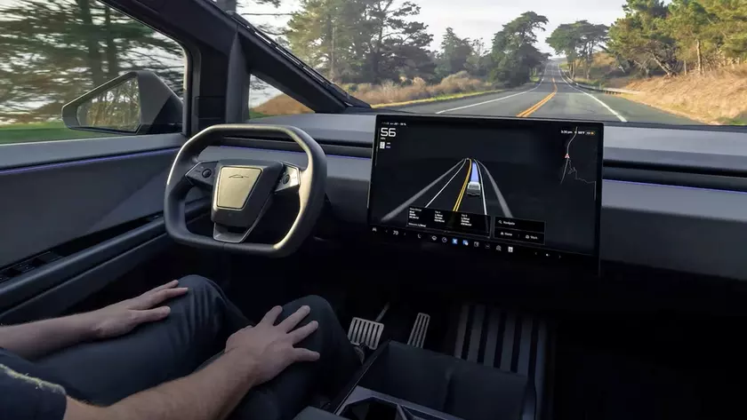 Tesla FSD поступається дорогою