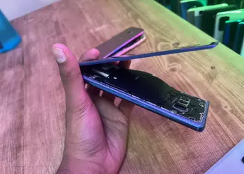 Batteries in Samsung smartphones began to swell because of the abnormal heat