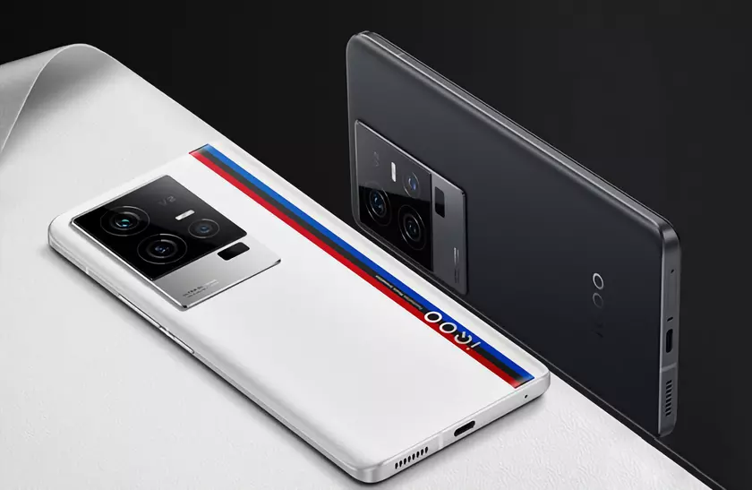 iQOO 11 c 2K-дисплеем на 144 Гц, чипом Snapdragon 8 Gen 2 и зарядкой на 120 Вт анонсировали за пределами Китая