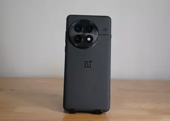 OnePlus 14 может получить плоский дисплей и аккумулятор на 7000 мАч