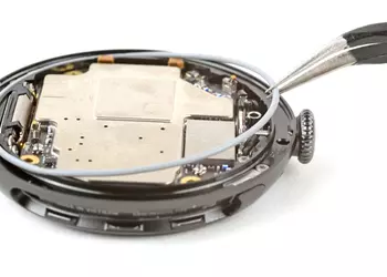 iFixit: Pixel Watch 4 — самый удобный для ремонта умные часы в мире