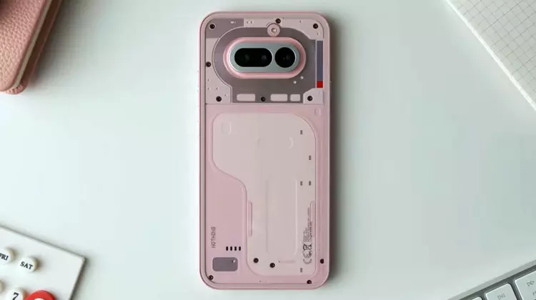 Nothing Phone (4a): Карнавал на задній ...