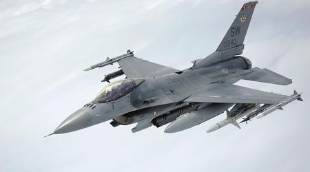 Tsjekkia skal trene ukrainske piloter på F-16-jagerfly og gi kamphelikoptre til AFU