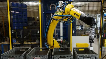 Amazon unveils Sparrow robot to do routine work in warehouses